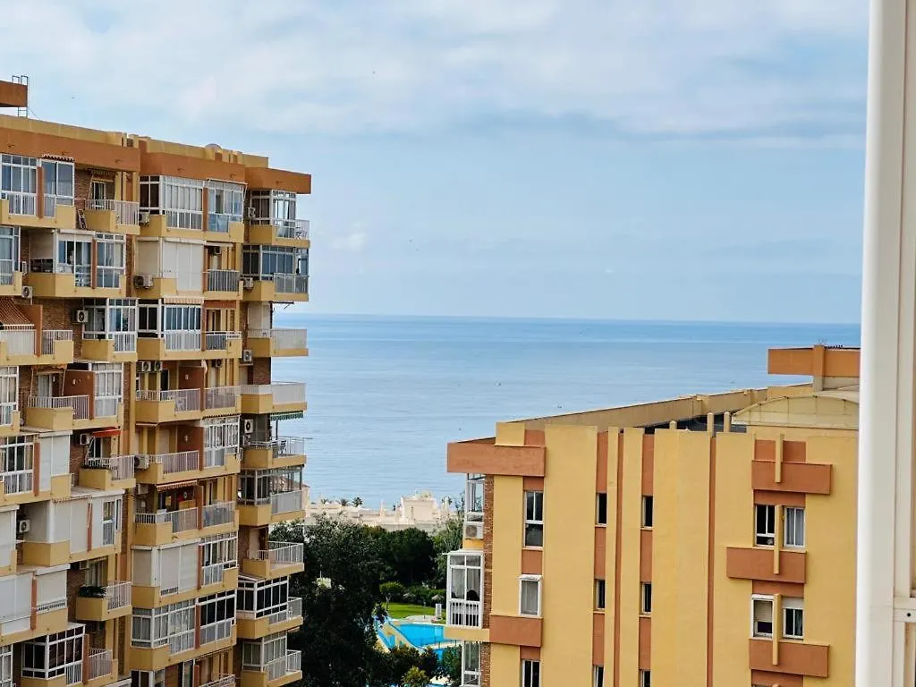 Modern White Studio Benalmadena 0*,