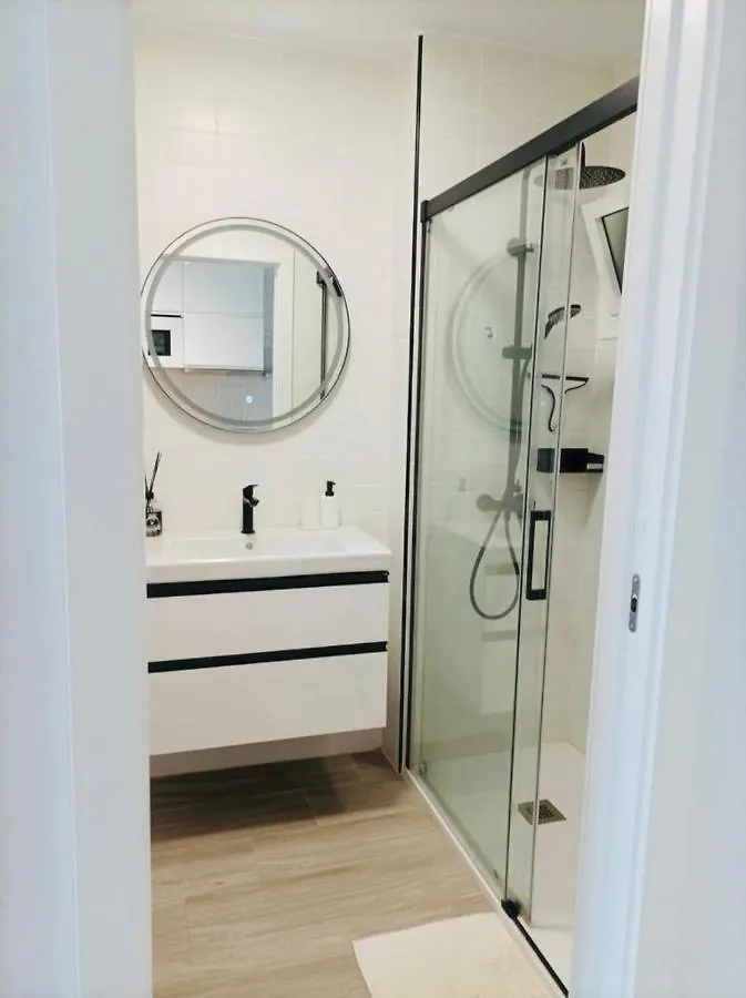 Modern White Studio Benalmadena 0*,