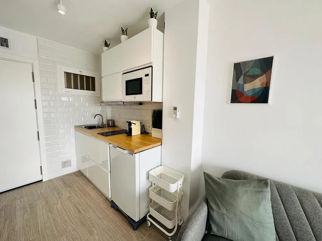 Modern White Studio Benalmádena Apartmán